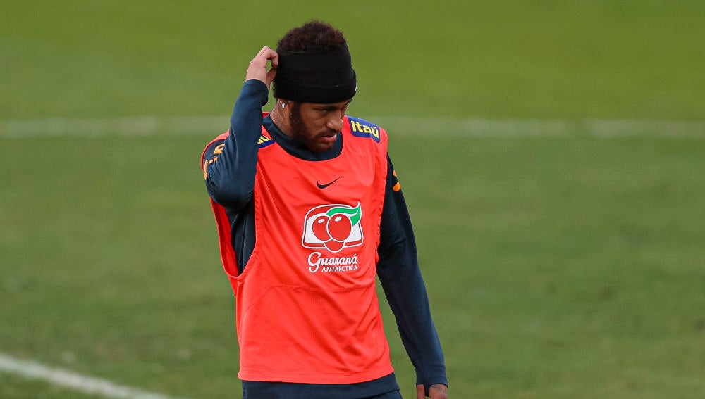 Neymar, durante un entrenamiento con Brasil