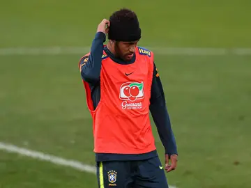 Neymar, durante un entrenamiento con Brasil Neymar, durante un entrenamiento con Brasil