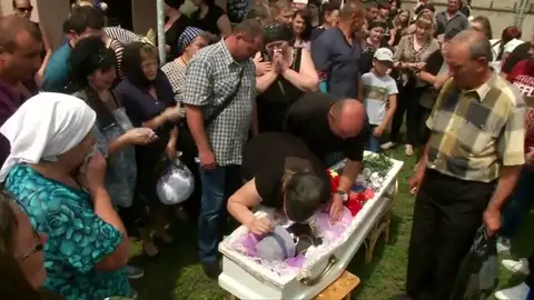 Consternación en un Ucrania por el presunto asesinato de un niño de 5 años por dos policías Consternación en un Ucrania por el presunto asesinato de un niño de 5 años por dos policías