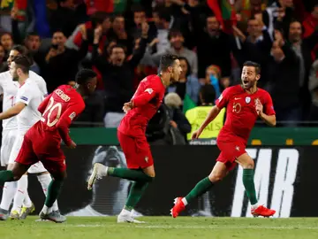 Cristiano Ronaldo celebra uno de sus tres goles contra Suiza Cristiano Ronaldo celebra uno de sus tres goles contra Suiza