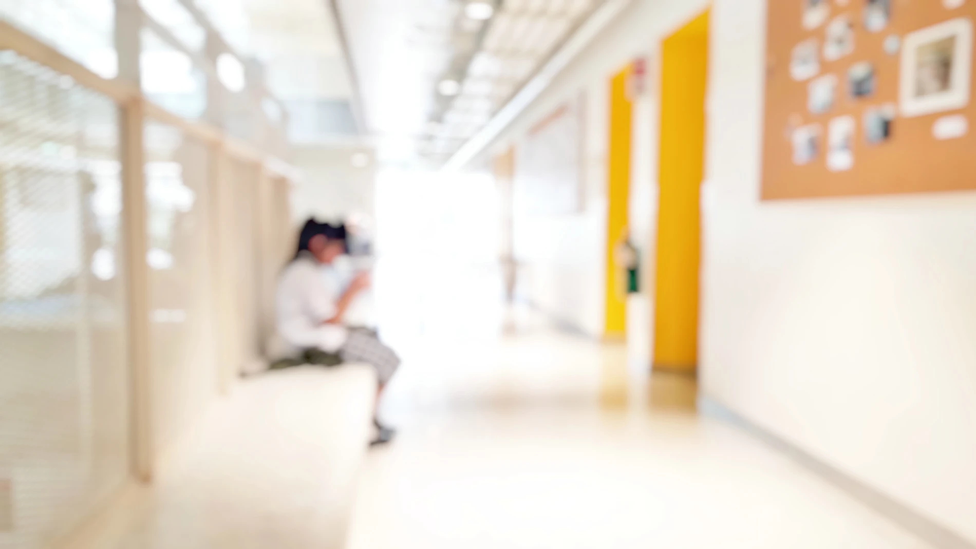Niña en un colegio Niña en un colegio