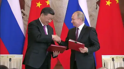 Putin y Xi escenifican la buena relación bilateral, en "un nivel sin precedentes" Putin y Xi escenifican la buena relación bilateral, en "un nivel sin precedentes"