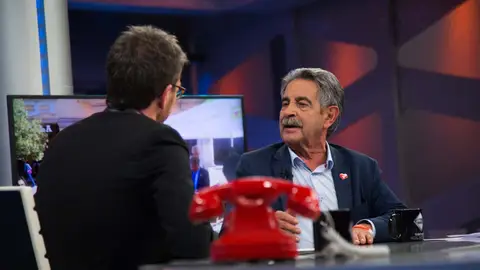 Miguel Ángel Revilla agradece a Amancio Ortega sus donaciones para aparatos contra el cáncer: "Gracias... y mande más" Miguel Ángel Revilla agradece a Amancio Ortega sus donaciones para aparatos contra el cáncer: "Gracias... y mande más"