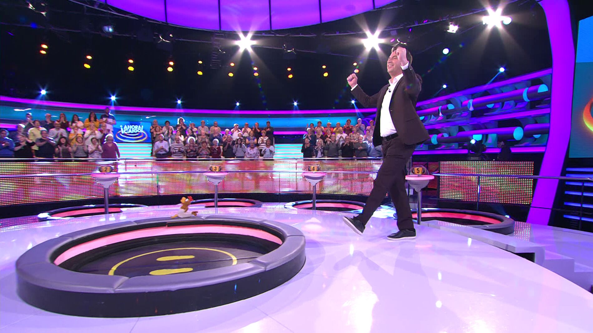 Arturo Valls recibe a toda su familia como p&uacute;blico en '&iexcl;Ahora Caigo!'