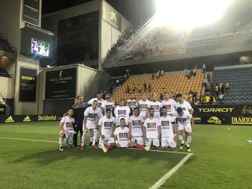El Extremadura con las camisetas de: "Descansa en paz leyenda"" El Extremadura con las camisetas de: "Descansa en paz leyenda""