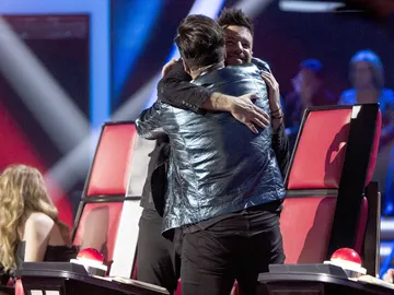 Pablo López y David Bustamante necesitan abrazarse tras la actuación de Enriqueta Caballero Pablo López y David Bustamante necesitan abrazarse tras la actuación de Enriqueta Caballero