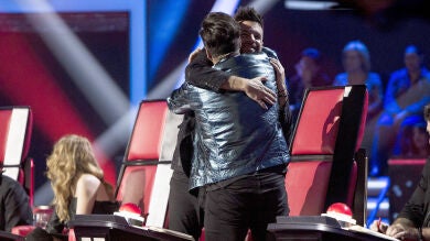 Pablo López y David Bustamante necesitan abrazarse tras la actuación de Enriqueta Caballero