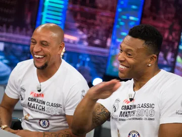Las entrañables imágenes de Roberto Carlos y Julio Baptista con sus hijos Las entrañables imágenes de Roberto Carlos y Julio Baptista con sus hijos