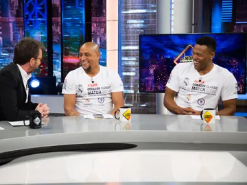 El rifirrafe de Roberto Carlos y Julio Baptista a cuento de la altura en 'El Hormiguero 3.0' El rifirrafe de Roberto Carlos y Julio Baptista a cuento de la altura en 'El Hormiguero 3.0'