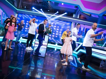 Roberto Carlos y Julio Baptista bailan la canción de inicio de 'El Hormiguero 3.0' Roberto Carlos y Julio Baptista bailan la canción de inicio de 'El Hormiguero 3.0'