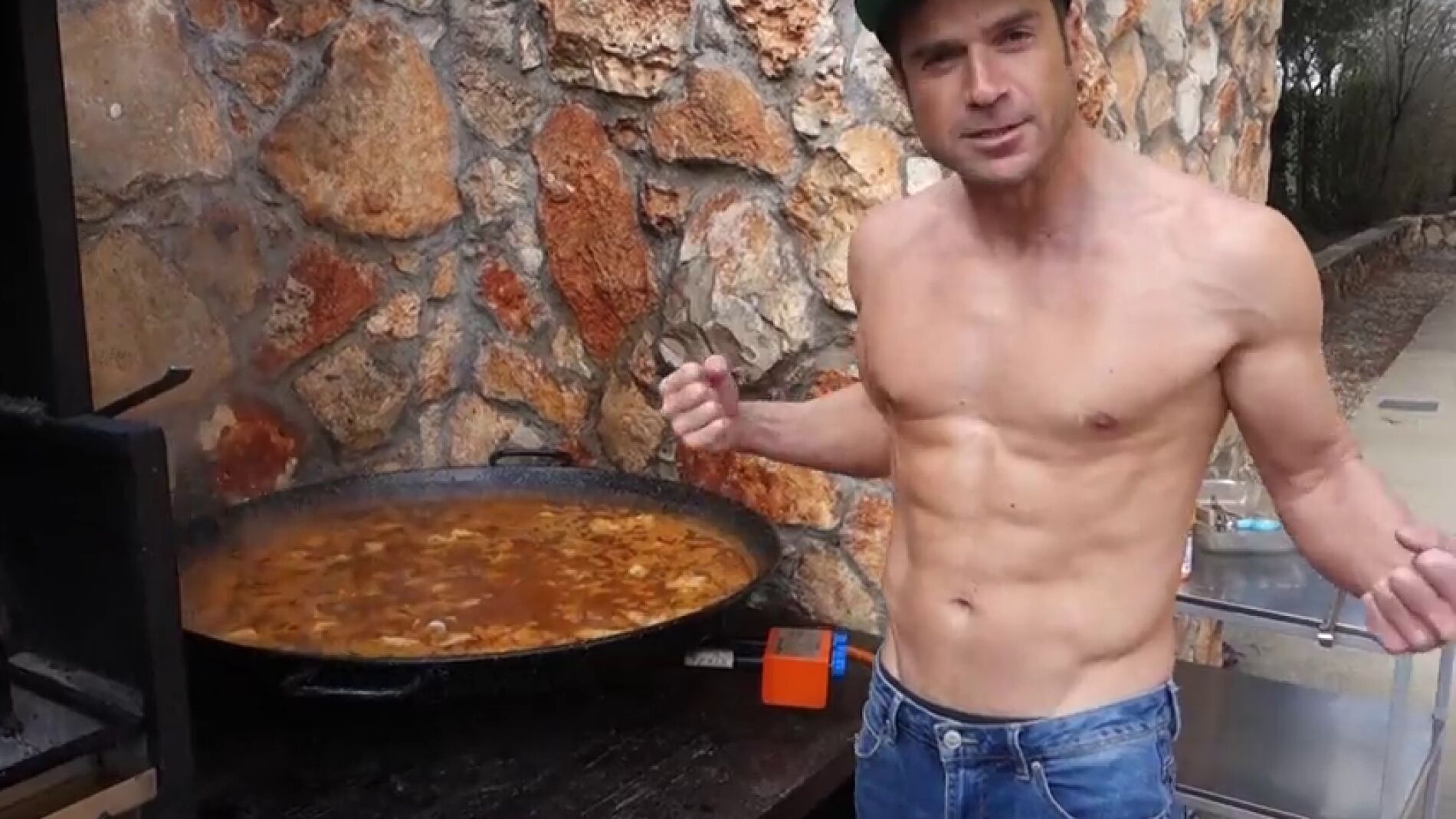 Una clase de postureo y un cuerpo 'Serrano' en la convivencia de 'Masters de la reforma'