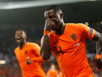 Quincy Promes celebra su gol contra Inglaterra Quincy Promes celebra su gol contra Inglaterra