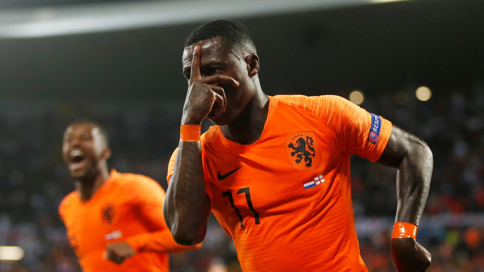 Quincy Promes celebra su gol contra Inglaterra Quincy Promes celebra su gol contra Inglaterra