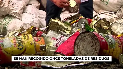 Nepal encuentra cuatro cuerpos y recoge once toneladas de basura en el Everest Nepal encuentra cuatro cuerpos y recoge once toneladas de basura en el Everest