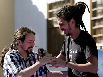El diputado canario Alberto Rodríguez, y líder de Podemos, Pablo Iglesias El diputado canario Alberto Rodríguez, y líder de Podemos, Pablo Iglesias