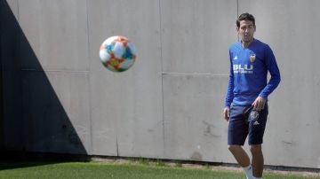 Parejo, durante un entrenamiento con el Valencia