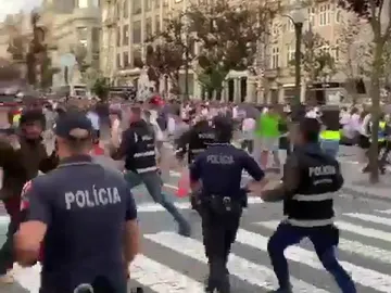 Los ultras ingleses en las calles de Oporto Los ultras ingleses en las calles de Oporto
