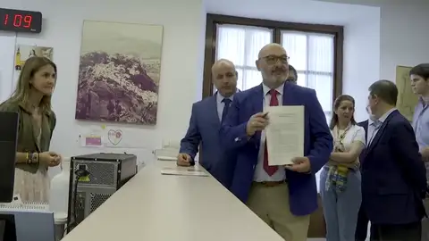 Vox presenta su enmienda a los presupuestos andaluces y pone en peligro el gobierno Vox presenta su enmienda a los presupuestos andaluces y pone en peligro el gobierno