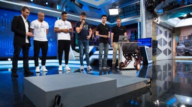 El robot Ascento deja sin palabras a Roberto Carlos y Julio Baptista en 'El Hormiguero 3.0'