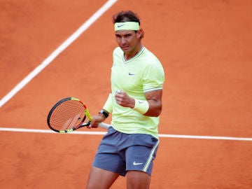 Rafa Nadal celebra un punto contra Federer