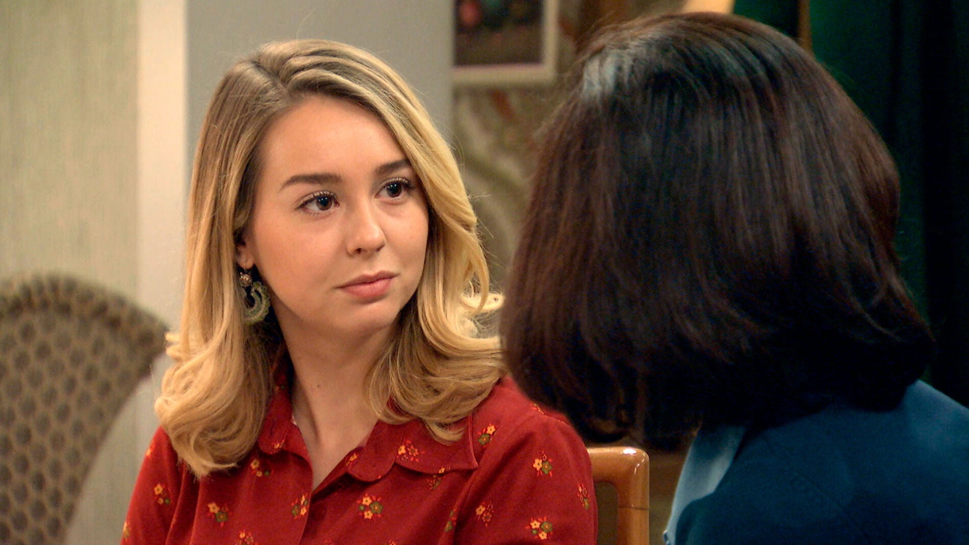 Luisita se rompe ante la frialdad de Amelia