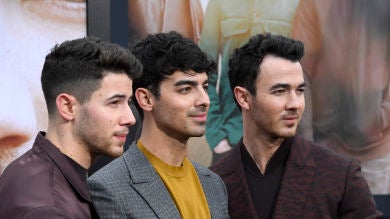 Frankie Jonas, el hermano pequeño de los Jonas Brothers, habla de su lucha contra las drogas y los pensamientos suicidas en un sincero video