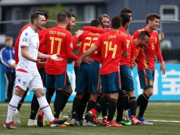 Los jugadores de la selección española celebran uno de los goles contra Islas Feroe