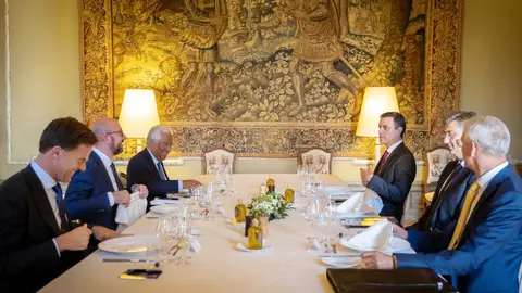 Sánchez y resto de líderes negociadores inician en Bruselas conversaciones para reparto de altos cargos en UE Sánchez y resto de líderes negociadores inician en Bruselas conversaciones para reparto de altos cargos en UE