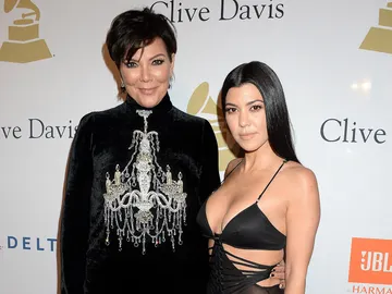 Kourtney Kardashian, junto a su madre Kris Jenner Kourtney Kardashian, junto a su madre Kris Jenner