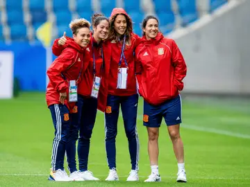 Amanda Sampedro, Marta Torrejón, Lola Gallardo y Silvia Meseguer, antes del arranque del Mundial de Francia Amanda Sampedro, Marta Torrejón, Lola Gallardo y Silvia Meseguer, antes del arranque del Mundial de Francia
