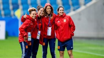 Amanda Sampedro, Marta Torrejón, Lola Gallardo y Silvia Meseguer, antes del arranque del Mundial de Francia