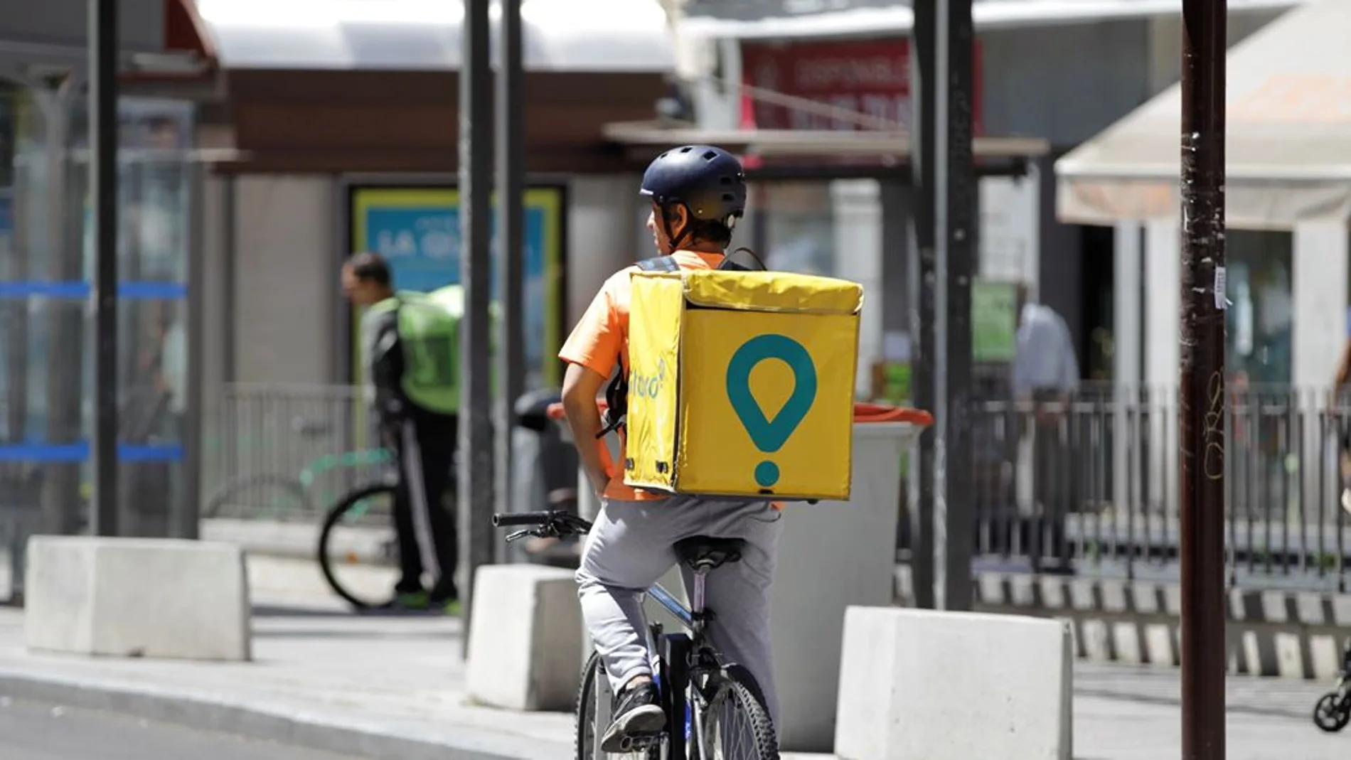 Imagen de un repartidor de Glovo Imagen de un repartidor de Glovo