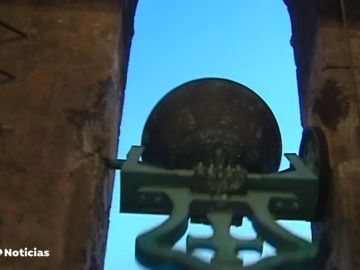 Las campanas de varias iglesias suenan en el centro histórico de Valencia