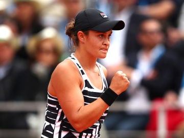 Barty celebra su victoria en Roland Garros