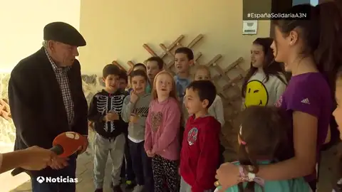 Un hombre de 87 años dona los ahorros de toda su vida para construir la guardería de su pueblo Un hombre de 87 años dona los ahorros de toda su vida para construir la guardería de su pueblo