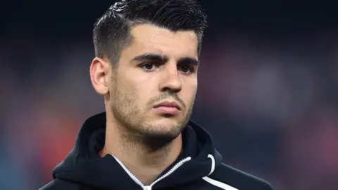 Álvaro Morata, antes de comenzar un partido de fútbol Álvaro Morata, antes de comenzar un partido de fútbol