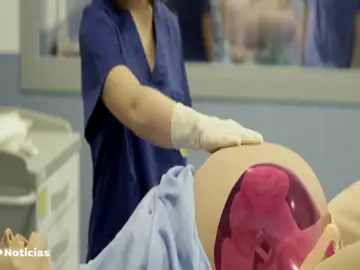 Una universidad madrileña utiliza un hospital de simulación para que los alumnos hagan sus prácticas Una universidad madrileña utiliza un hospital de simulación para que los alumnos hagan sus prácticas