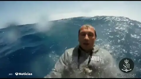 Rescatan a dos tripulantes de un velero cuando buscaban a la mujer desaparecida en aguas de Menorca Rescatan a dos tripulantes de un velero cuando buscaban a la mujer desaparecida en aguas de Menorca