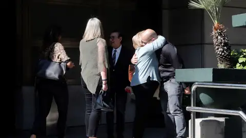 El hijo de Narciso Ibáñez Serrador a su llegada al tanatorio El hijo de Narciso Ibáñez Serrador, a su llegada al tanatorio