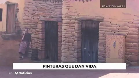 Jóvenes artistas extremeños pintan las paredes de su pueblo para acabar con la 'España despoblada' Jóvenes artistas extremeños pintan las paredes de su pueblo para acabar con la 'España despoblada'