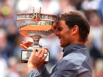 Rafa Nadal levanta el título de Roland Garros 2019 Rafa Nadal levanta el título de Roland Garros 2019