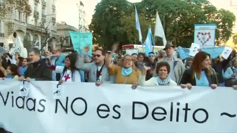 Manifestación en Argentina en apoyo a un médico que fue condenado por negarse a practicar un aborto Manifestación en Argentina en apoyo a un médico que fue condenado por negarse a practicar un aborto