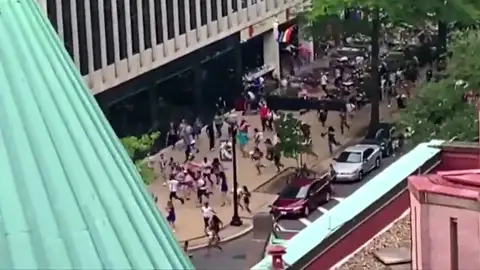 Pánico entre los asistentes al desfile del orgullo Gay por un supuesto tiroteo Pánico entre los asistentes al desfile del orgullo Gay por un supuesto tiroteo