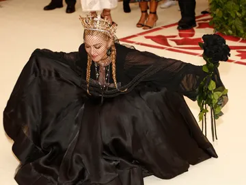 Madonna en la alfombra roja de la Gala del Costume Institute Madonna en la alfombra roja de la Gala del Costume Institute