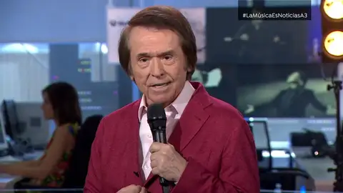 Raphael canta en exclusiva 'Te estoy queriendo tanto' para la web de Antena 3 Noticias Raphael canta en exclusiva 'Te estoy queriendo tanto' para la web de Antena 3 Noticias