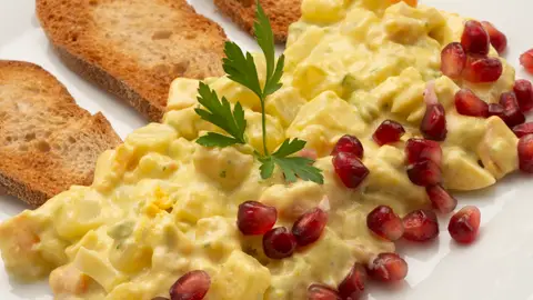 Ensaladilla de patatas, gamba y aguacate Ensaladilla de patatas, gamba y aguacate