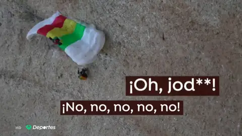 Pudo acabar en tragedia: un paracaidista pierde el control y se rompe el tobillo al chocarse contra las rocas Pudo acabar en tragedia: un paracaidista pierde el control y se rompe el tobillo al chocarse contra las rocas