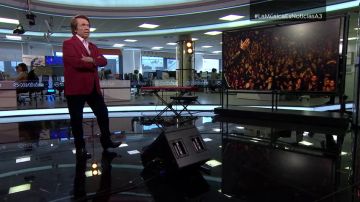 Raphael, en su visita a 'La m&uacute;sica es noticia': "Siempre hay que cumplir nuevas metas, nunca se llega al final"