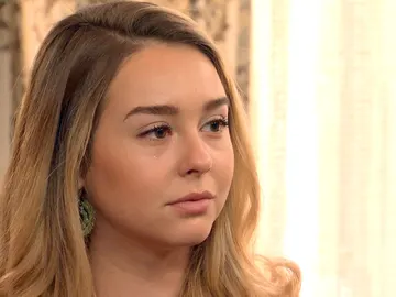 Amelia rechaza a Luisita que trata de no derrumbarse ante ella Amelia rechaza a Luisita que trata de no derrumbarse ante ella