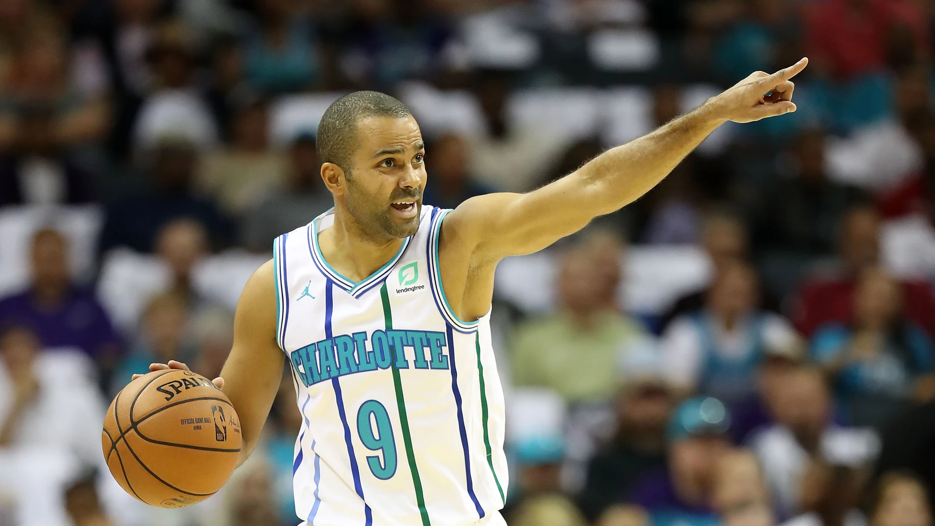 Tony Parker en su último equipo, los Charlotte Hornets Tony Parker en su último equipo, los Charlotte Hornets